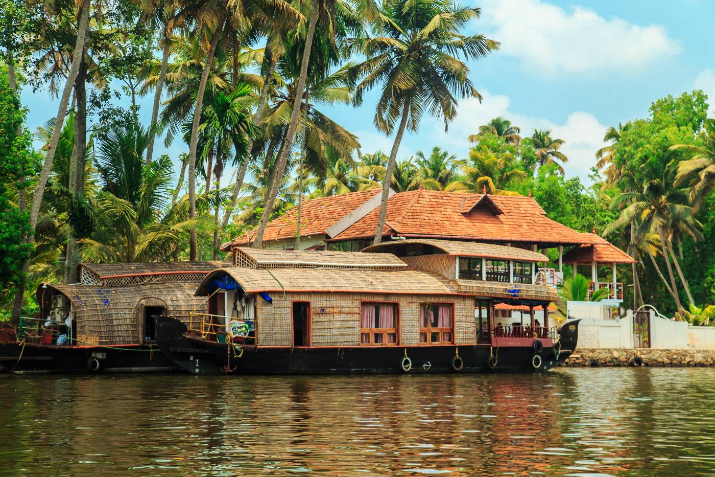 Kerala Houseboat Packages for Honeymoon & Family Seasonz India Holidays.